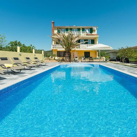 Crowonder Sun&Fun Holiday house with big swimming pool&large garden! Bibinje Buitenkant foto