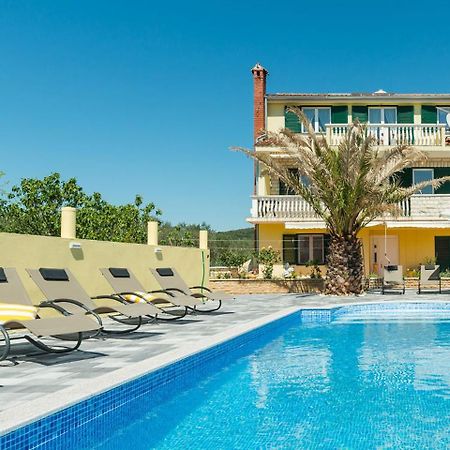 Crowonder Sun&Fun Holiday house with big swimming pool&large garden! Bibinje Buitenkant foto
