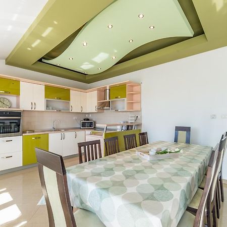 Crowonder Sun&Fun Holiday house with big swimming pool&large garden! Bibinje Buitenkant foto