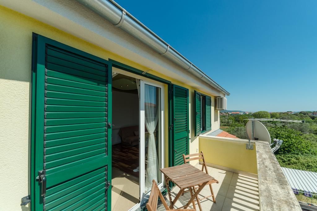 Crowonder Sun&Fun Holiday house with big swimming pool&large garden! Bibinje Buitenkant foto