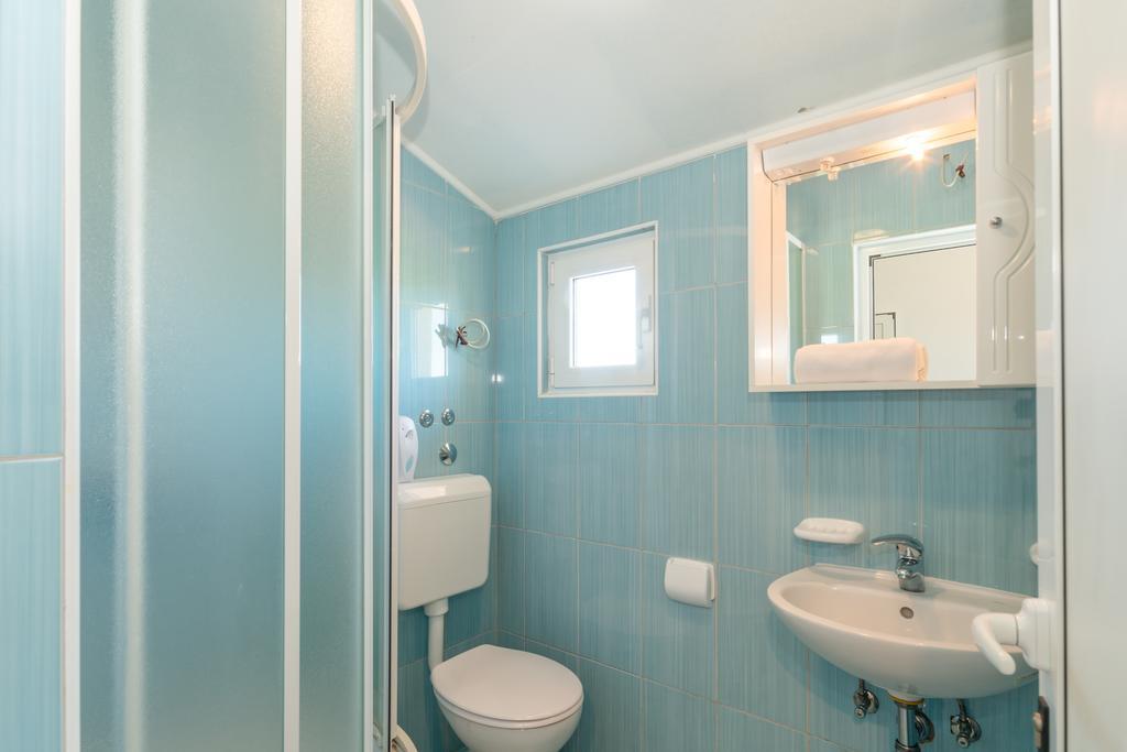 Crowonder Sun&Fun Holiday house with big swimming pool&large garden! Bibinje Buitenkant foto