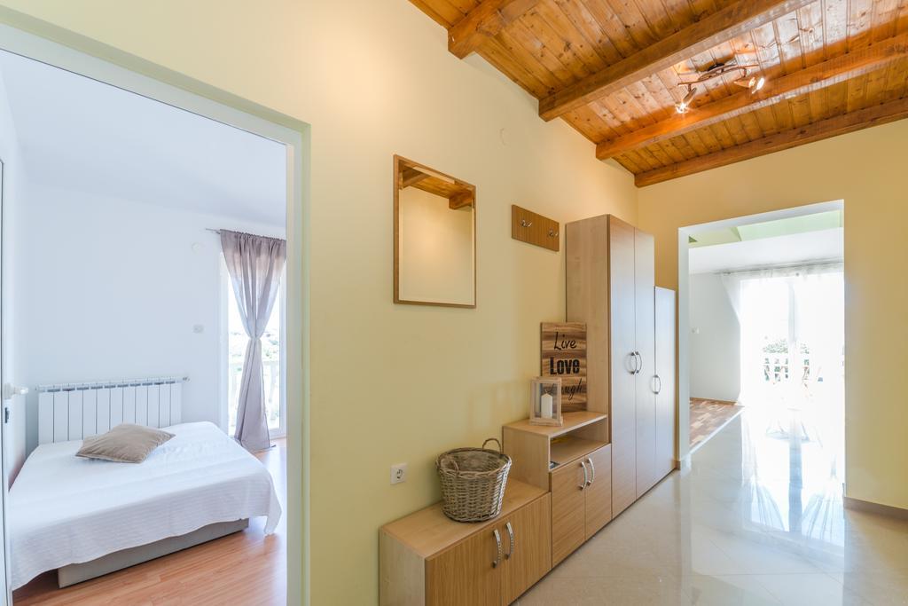Crowonder Sun&Fun Holiday house with big swimming pool&large garden! Bibinje Buitenkant foto