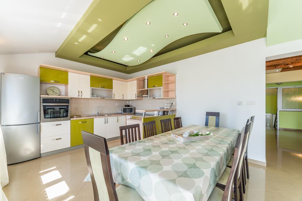 Crowonder Sun&Fun Holiday house with big swimming pool&large garden! Bibinje Buitenkant foto