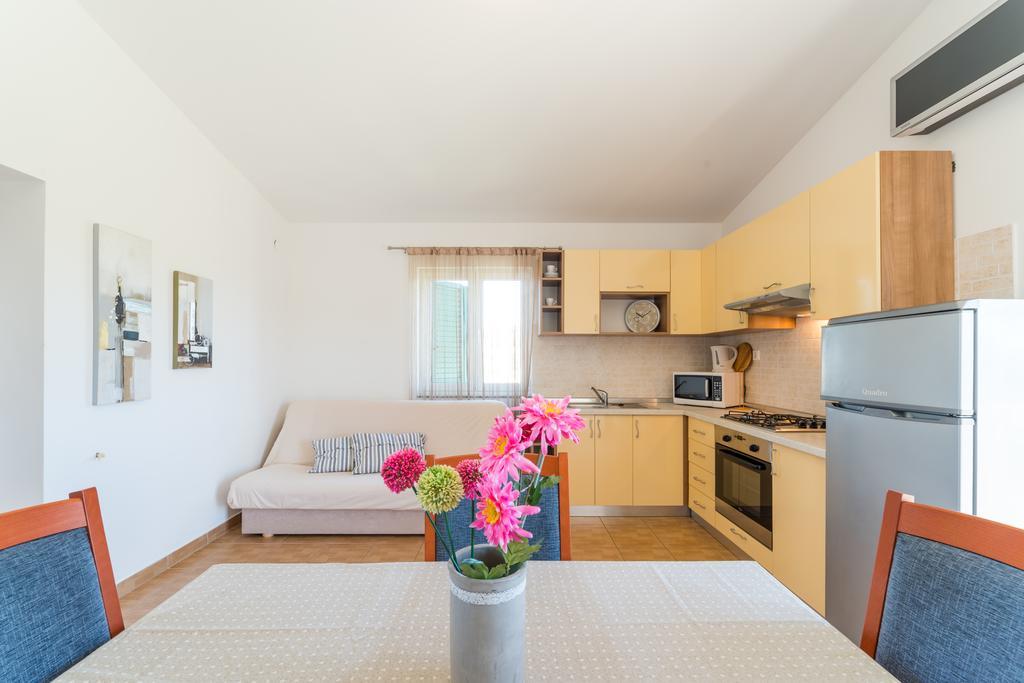 Crowonder Sun&Fun Holiday house with big swimming pool&large garden! Bibinje Buitenkant foto