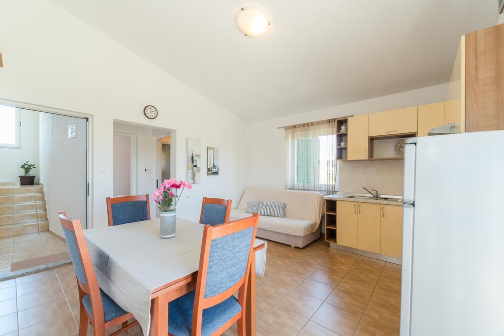 Crowonder Sun&Fun Holiday house with big swimming pool&large garden! Bibinje Buitenkant foto