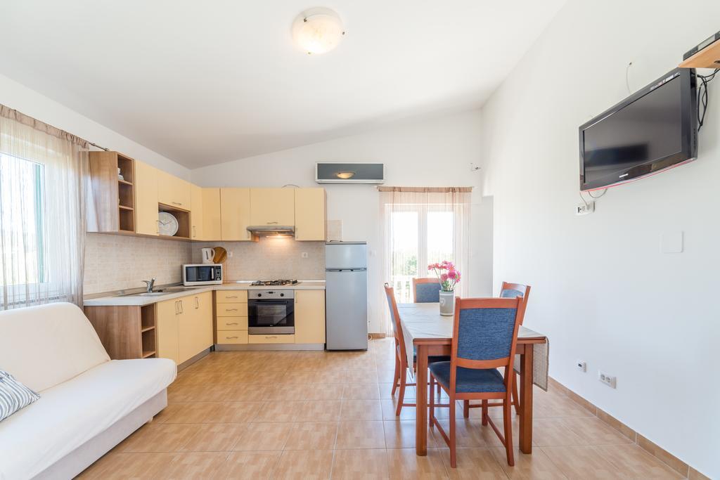 Crowonder Sun&Fun Holiday house with big swimming pool&large garden! Bibinje Buitenkant foto