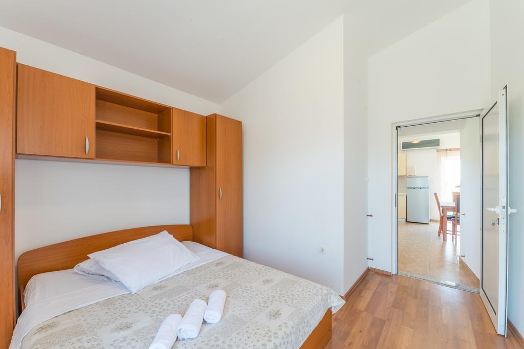 Crowonder Sun&Fun Holiday house with big swimming pool&large garden! Bibinje Buitenkant foto