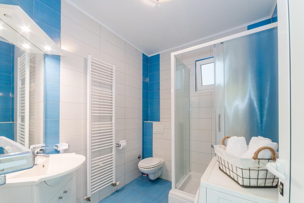 Crowonder Sun&Fun Holiday house with big swimming pool&large garden! Bibinje Buitenkant foto