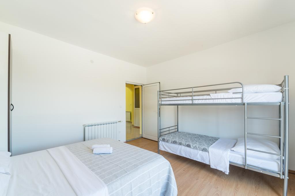 Crowonder Sun&Fun Holiday house with big swimming pool&large garden! Bibinje Buitenkant foto