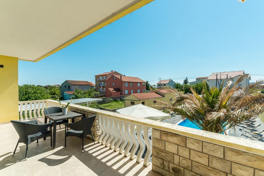 Crowonder Sun&Fun Holiday house with big swimming pool&large garden! Bibinje Buitenkant foto