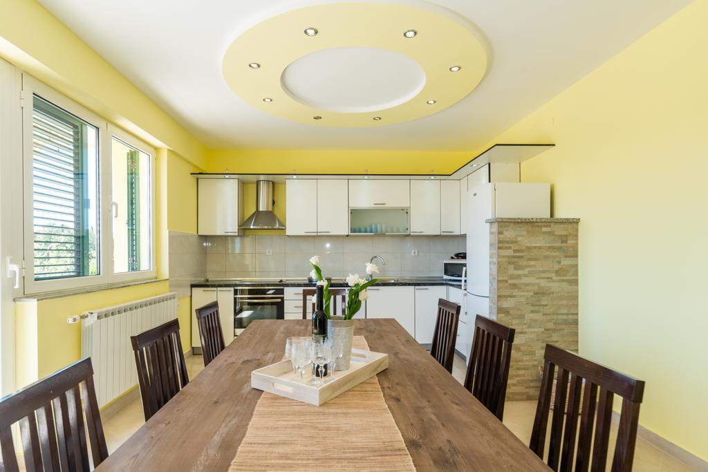 Crowonder Sun&Fun Holiday house with big swimming pool&large garden! Bibinje Buitenkant foto