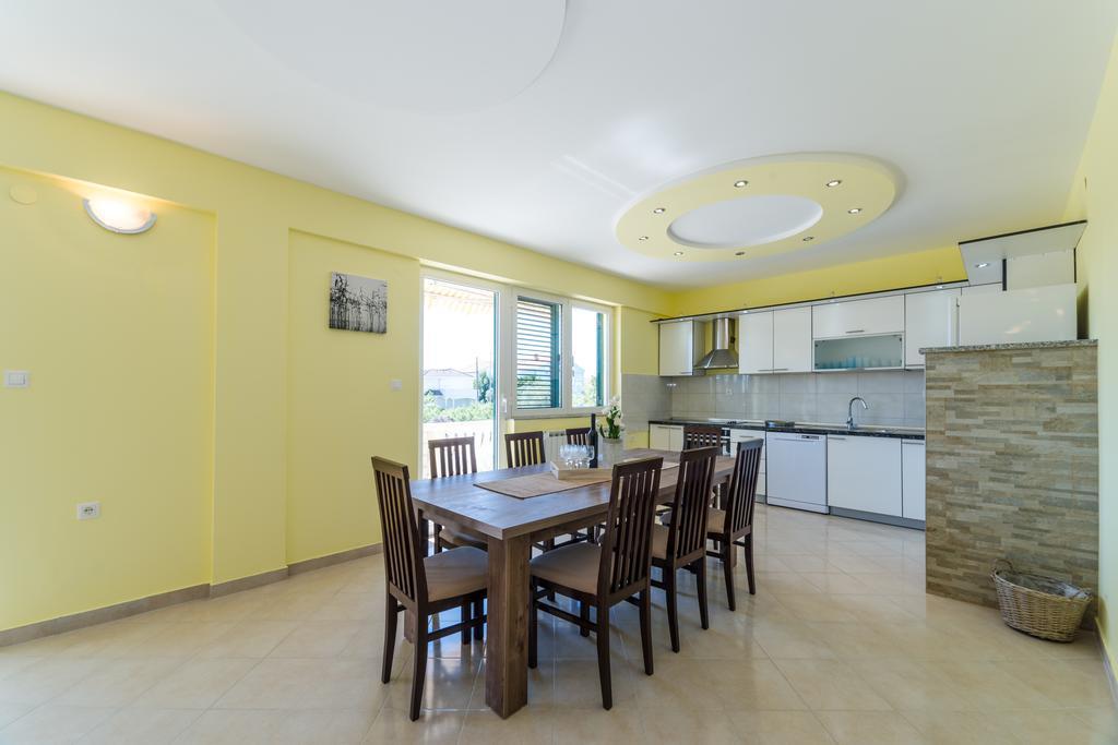 Crowonder Sun&Fun Holiday house with big swimming pool&large garden! Bibinje Buitenkant foto