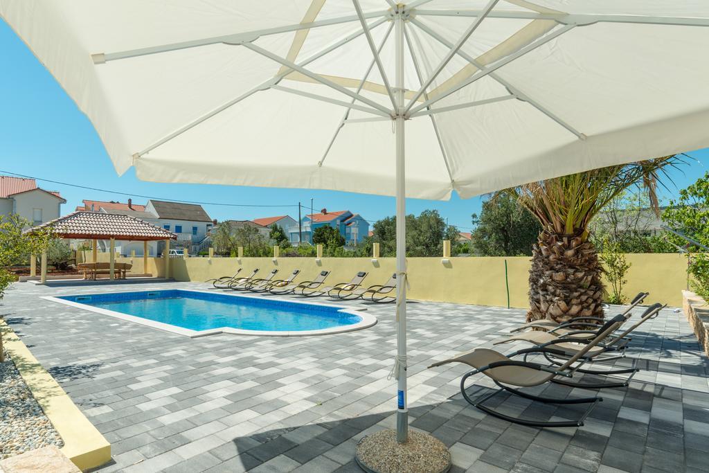 Crowonder Sun&Fun Holiday house with big swimming pool&large garden! Bibinje Buitenkant foto